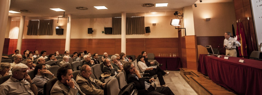 Conferencia sobre la Felicidad y el Marketing.